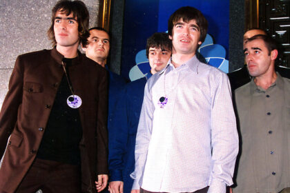 Oasis Announces Reunion Tour After 15 Years of Brotherly War