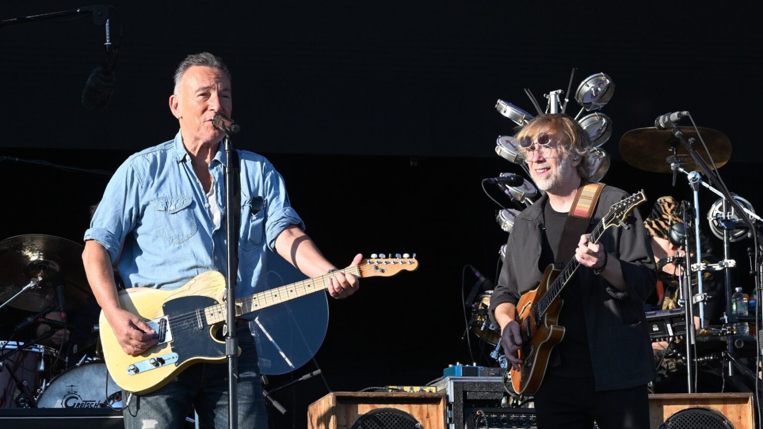 Bruce Springsteen Performs With Trey Anastasio, Gaslight Anthem: Watch