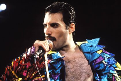 The Top 15 Most Iconic Male Singers