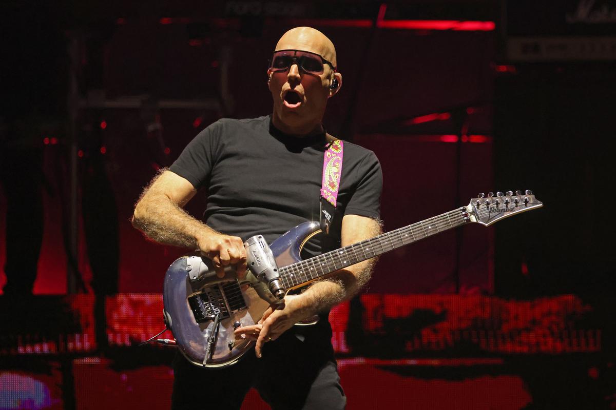 Why Joe Satriani Backed Out of Van Halen ‘Kitchen Sink’ Tour