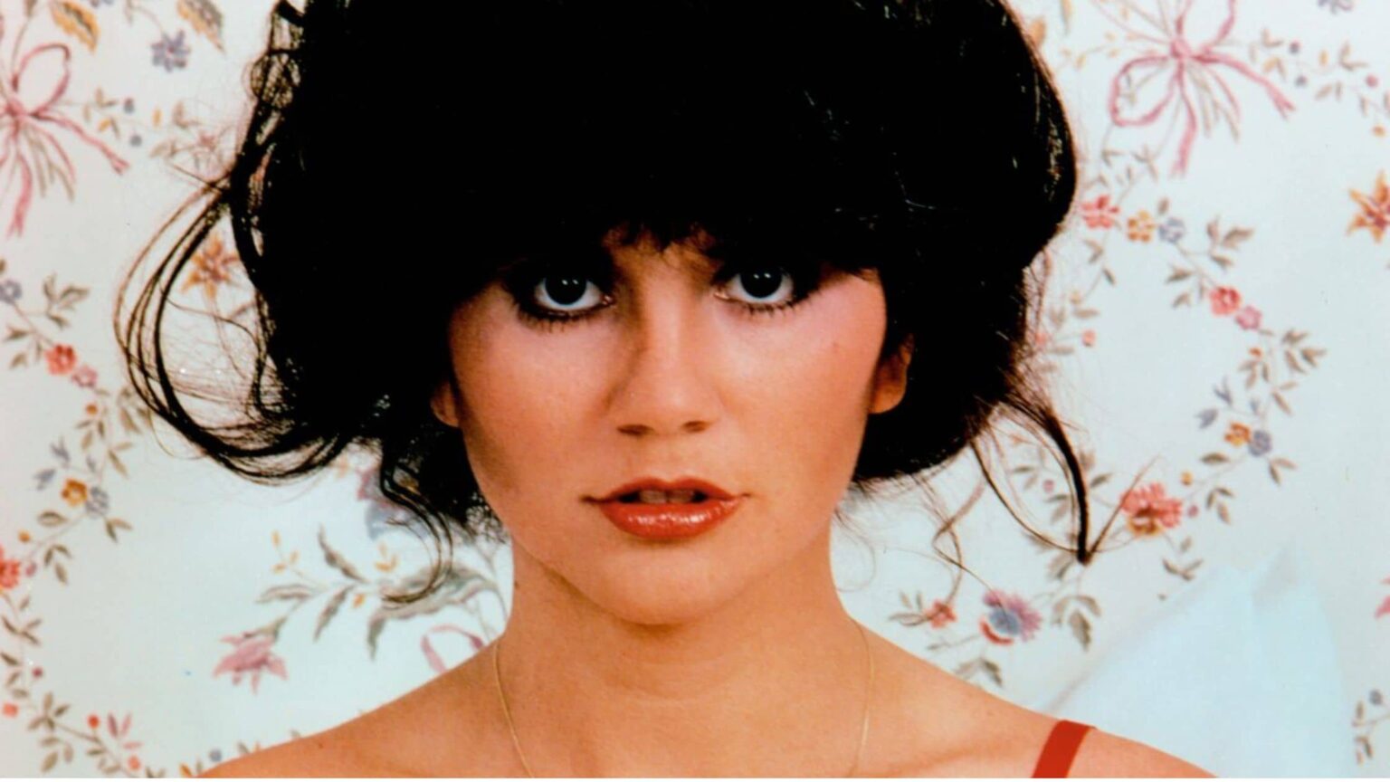 Linda Ronstadt Bio: Music, Achievements, and Net Worth